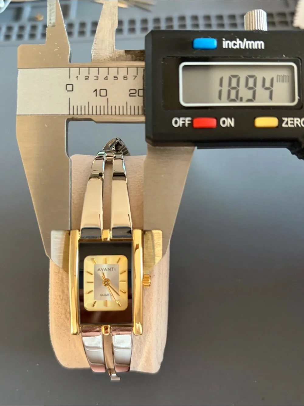 Avanti Quartz Women’s Gold Dial Two-Tone Metal Bangle Watch New Battery